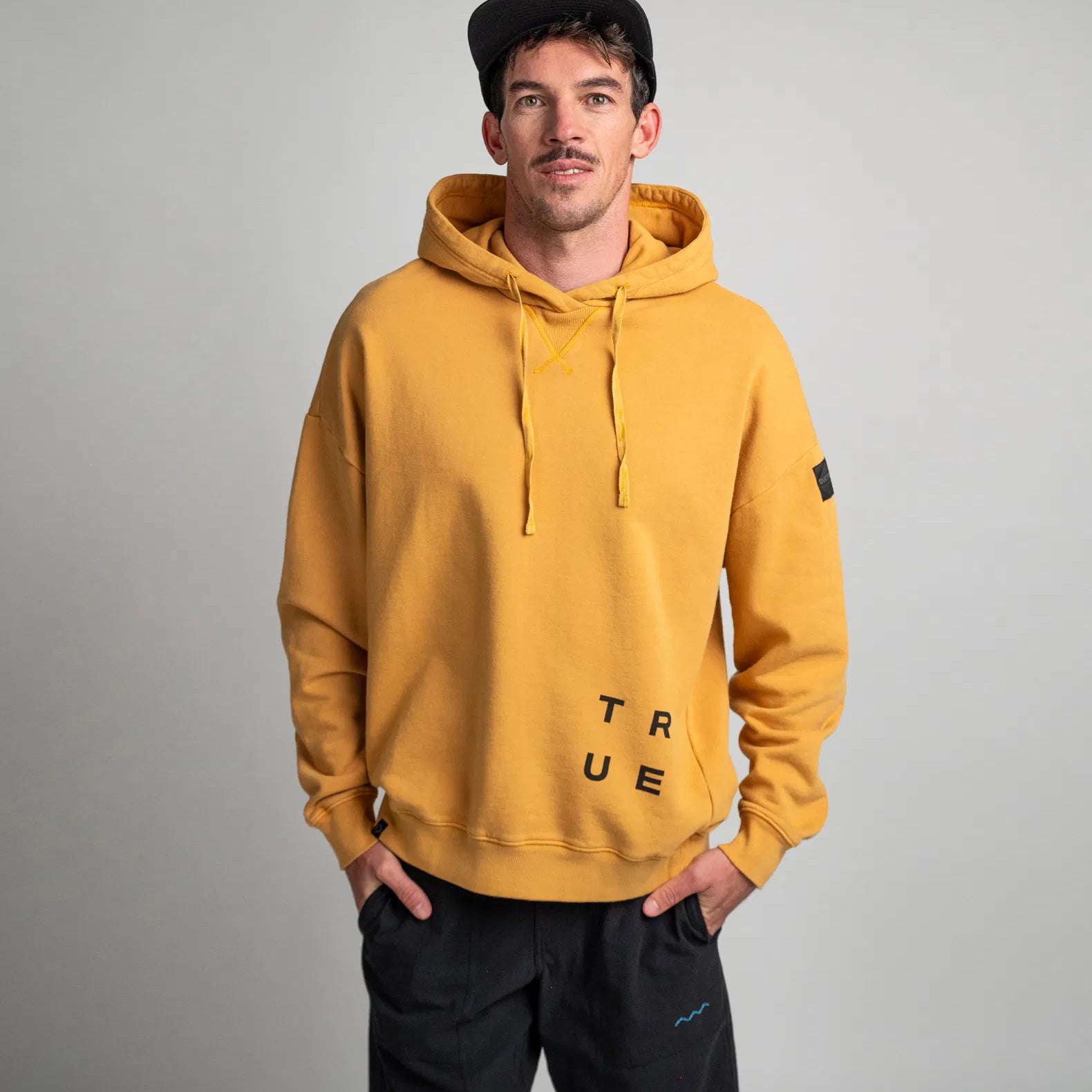 44252-5221_DT_Hoody_True_Fade_Out_men_1_313_mango_2.webp