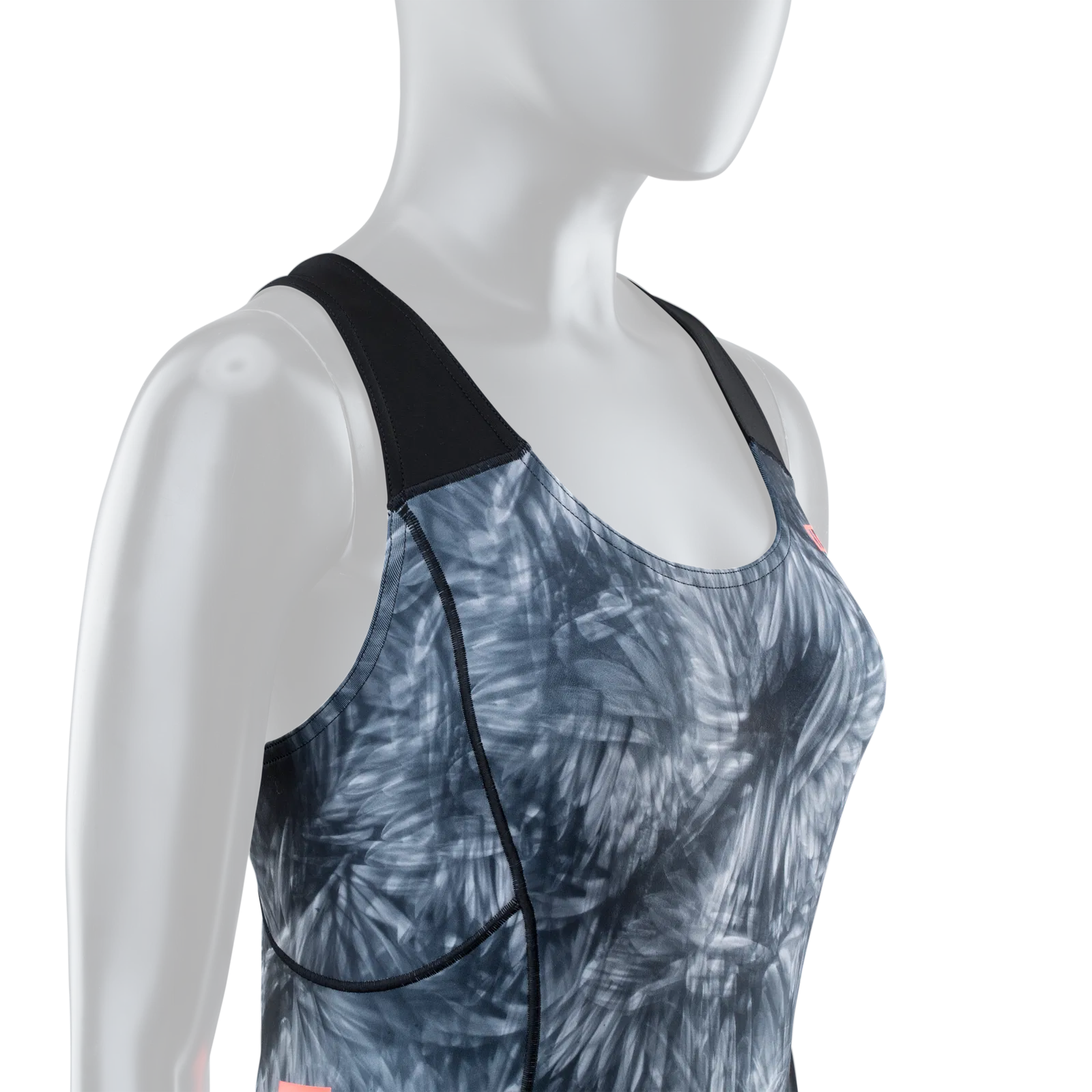 48233-4553_IOW-Wetsuit-Amaze-Shorty-Crossback-1_5-women_04_013-black-flowers_XD.webp