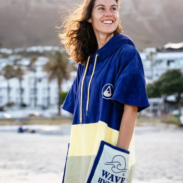 ALAPLAYA-PONCHO-DE-PLAJA-ADULTI-WAVE-HAWAII-PONCHO-HOOPA-MOOD-4.webp