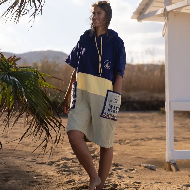 ALAPLAYA-PONCHO-DE-PLAJA-ADULTI-WAVE-HAWAII-PONCHO-HOOPA-MOOD8.webp