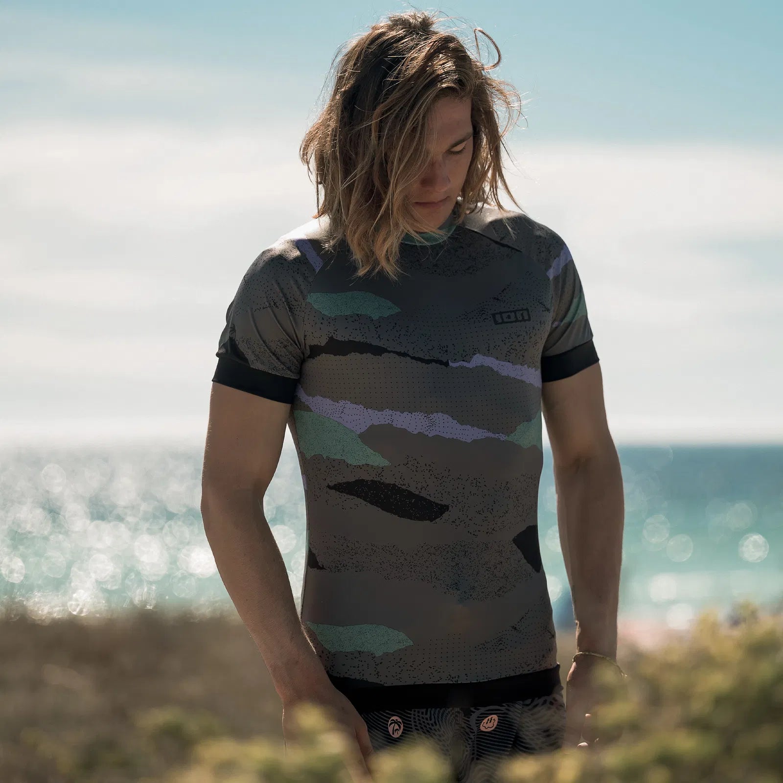 SS24__0063_ION_Water_Rashguard_SS_Men_Dark_Collage_2024.webp