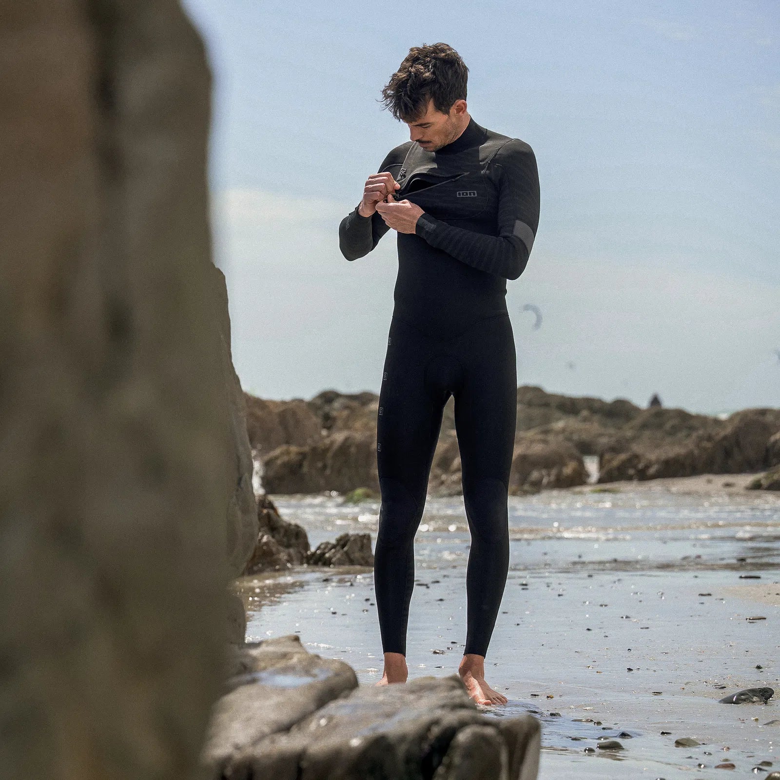 SS24__0077_ION_Seek_Core_Front_Zip_Black_Men_2024.webp