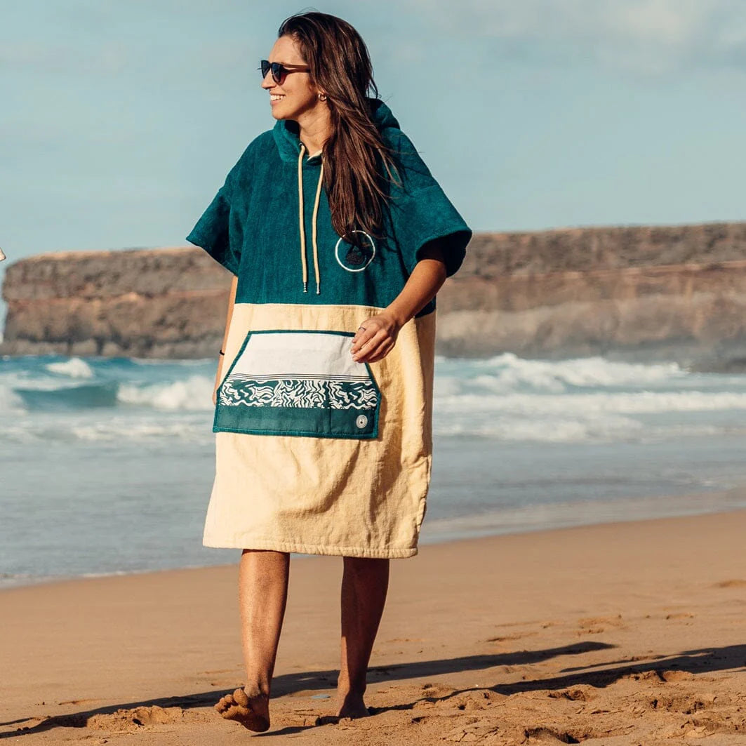 wave_hawaii_ponchos_3_k.webp